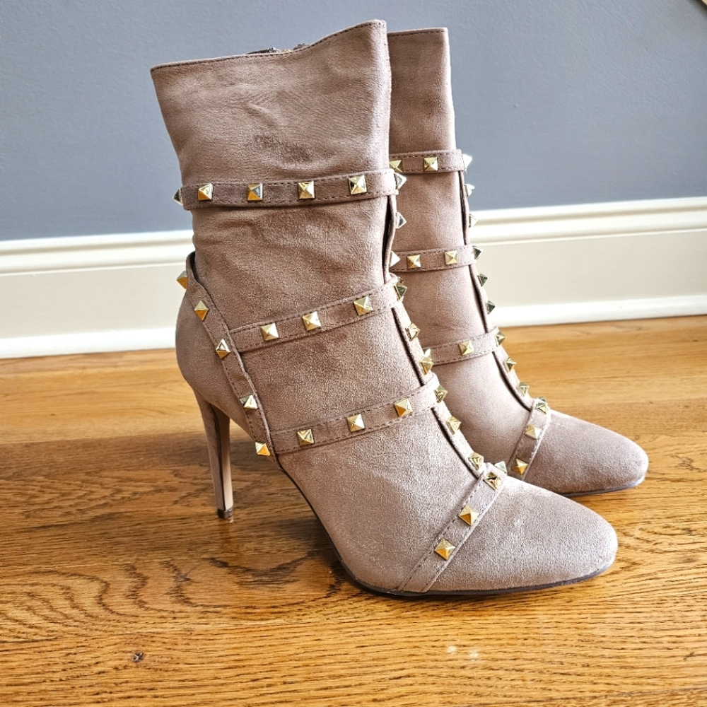 NEW! Bombshell Natali-1 Gold Studded Stiletto Tan Bootie